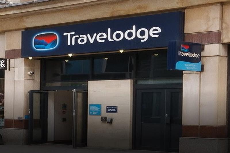 Travelodge Cardiff Central Queen Street Exterior photo